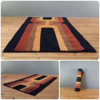 Tapis seventies en laine de couleur marron, jaune et orange